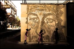 Vhils